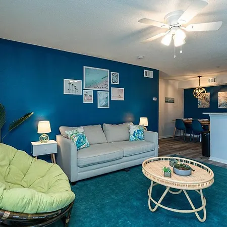 Comfy Beach Apt In Central Location